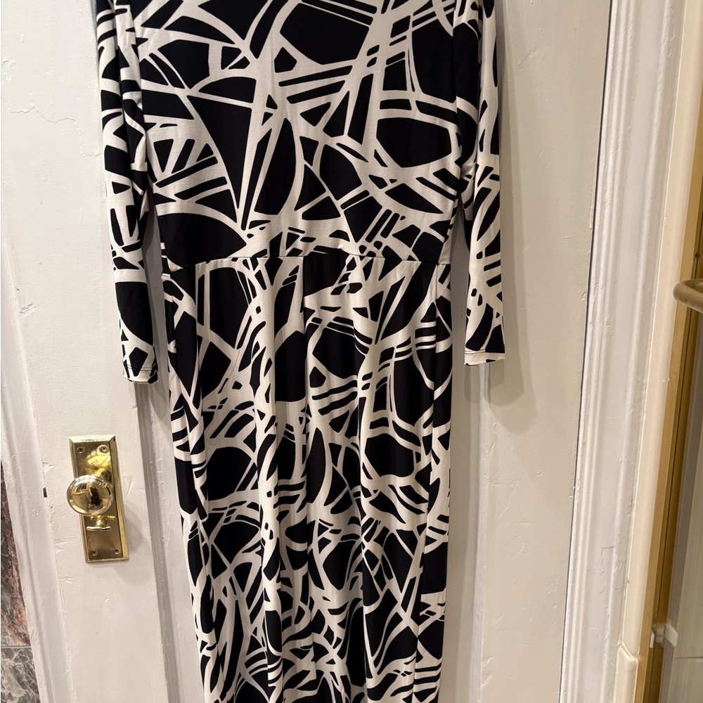 Anne Klein Black and White Geometric Midi Dress
